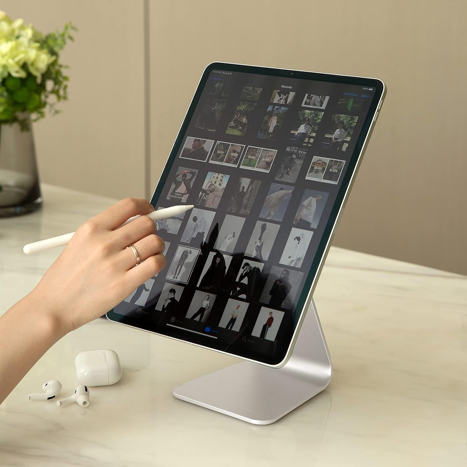 Magnatic Stand for Ipad Pro